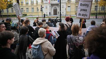 "Żaden człowiek nie jest nielegalny". Protest przed KPRM