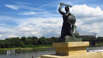 Oblanie pomnika Syrenki w Warszawie. Aktywistki "Ostatniego Pokolenia" skazane