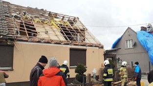 17.02.2023 06:00 W nocy wichura będzie zrywać dachy, łamać drzewa i wyłączać prąd. Będą też ulewy, burze i grad