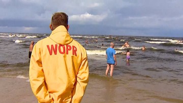 Weszli do morza na niestrzeżonej plaży. 55-latek utonął, 37-latek zaginął