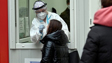 Test na koronawirusa dostępny w ponad stu aptekach. Zobacz gdzie