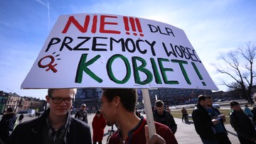 "Nie możemy poddawać się w walce". Manifestacja przeciw dyskryminacji kobiet w Krakowie