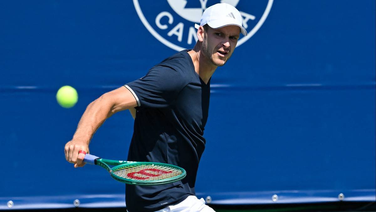 Hurkacz reaches Cancún final — faces Baez or Harris for the title