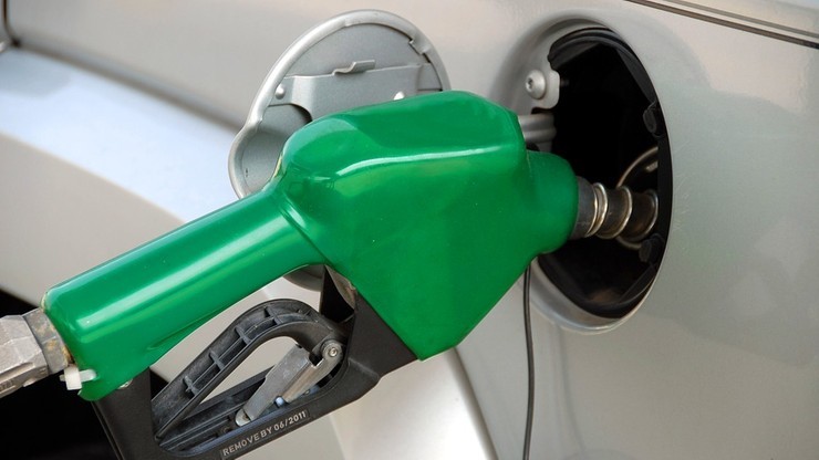 Analitycy: po decyzji OPEC polscy kierowcy mogą drożej zapłacić za paliwo