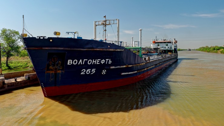 Eksperci: rosyjska ropa może wrócić na rynki tankowcami pod tanią banderą