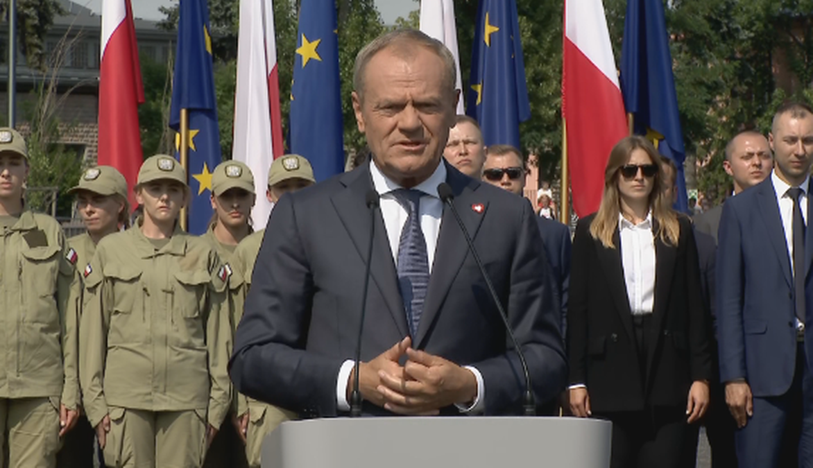Donald Tusk: Służby mundurowe będą mogły używać broni w sytuacji krytycznej