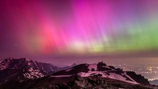 12-05-2024 06:00 Najpiękniejsze widowisko w życiu. Zapierająca dech zorza polarna nad Tatrami. Zobacz nagranie