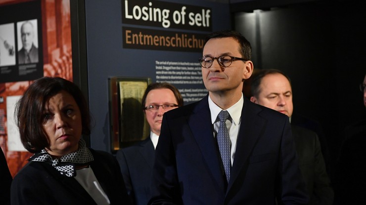 "Sprzeciwmy się negowaniu i zniekształcaniu historii Holokaustu". Wizyta premiera w Berlinie