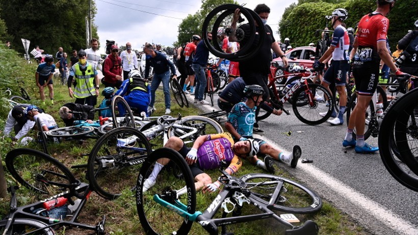 Tour de France: 1 200 euro grzywny dla kobiety, która spowodowała kraksę
