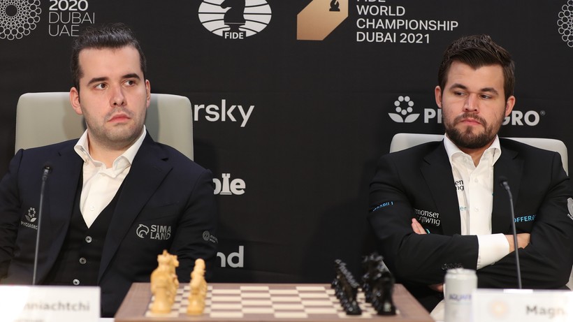 MŚ w szachach: Magnus Carlsen będzie bronił tytułu w meczu z Janem Niepomniaszczim