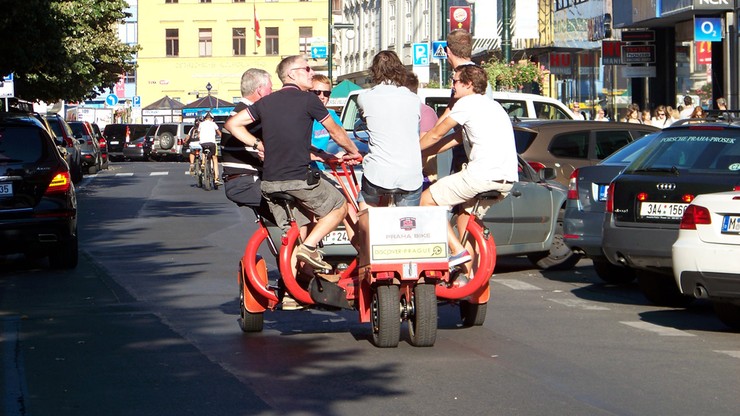 Zakaz wjazdu rowerem do centrum Pragi. Priorytetem ma być komfort pieszych