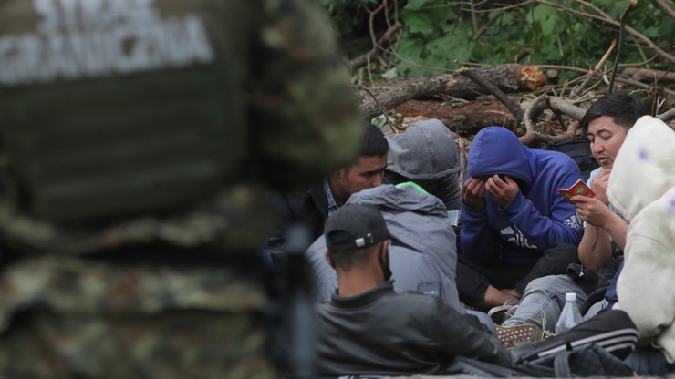 Usnarz Górny. Imigranci koczują przy granicy 15 dzień. "20 mężczyzn i 4 kobiety"