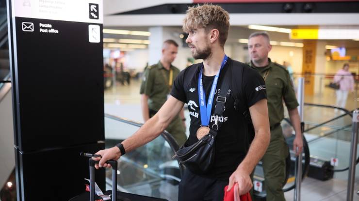 Polscy siatkarze wrócili z Filipin. Zostali przywitani na lotnisku