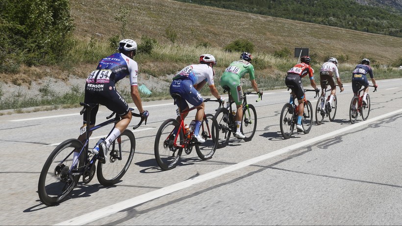 Tour de France: Kolejni kolarze wykluczeni z powodu COVID-19