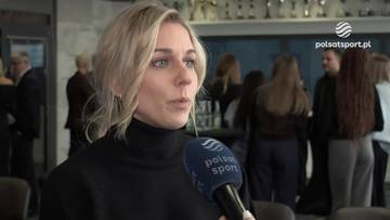 Aleksandra Mirosław, polska wspinaczka sportowa, podczas wywiadu z mikrofonem Polsat Sport.