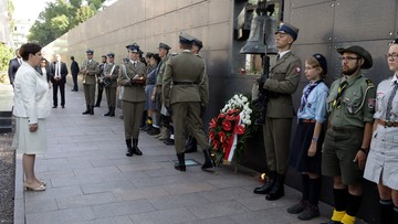 Premier złożyła kwiaty pod dzwonem "Montera" i tablicą upamiętniającą Lecha Kaczyńskiego