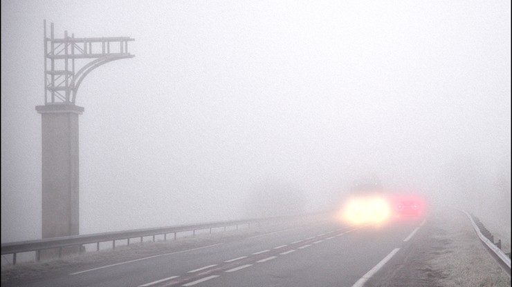 Uwaga kierowcy - najbliższe poranki przyniosą gęste mgły i przymrozki