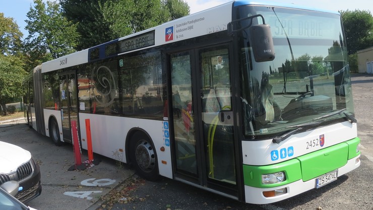 Wtargnął do kabiny kierowcy autobusu w Szczecinie i szarpał za kierownicę. Pasażerowie nie reagowali