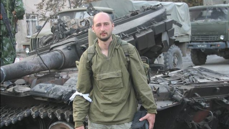 W Kijowie zastrzelono opozycyjnego rosyjskiego dziennikarza Babczenkę. "Leżał w kałuży krwi"