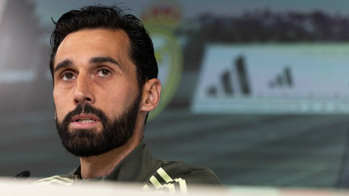 Alvaro Arbeloa podczas konferencji prasowej.
