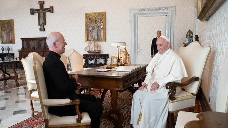 Papież spotkał się z jezuitą krytykowanym za działania na rzecz osób LGBT