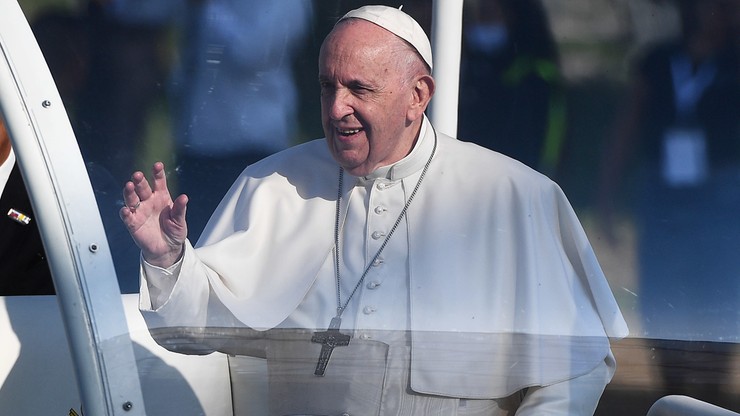 Papież zakończył wizytę na Słowacji i wyruszył w drogę powrotną do Rzymu