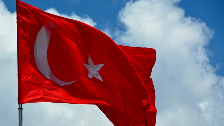 Komisja Europejska krytykuje Turcję za naruszenie wolności słowa i niezawisłości sędziów