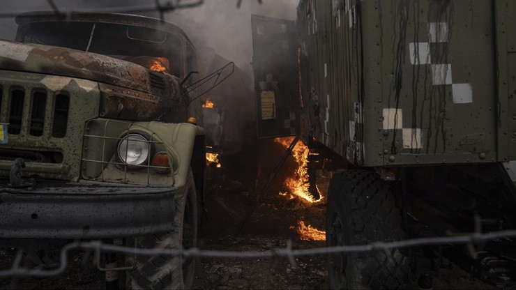 Wojna w Ukrainie. Brytyjczycy: Rosja chce zrzucić na Ukrainę odpowiedzialność za ofiary w Mariupolu