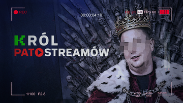 Mężczyzna w koronie i szacie zasiada na tronie, z pikselami zakrywającymi jego oczy. Na ekranie widnieje napis "KR&Oacute;L PATOSTREAMER&Oacute;W" oraz wskaźniki kamery.