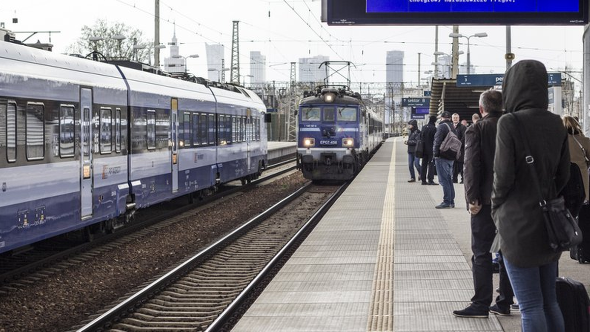 Warszawa: Pasażerowie IC "Hańcza" zostali na Dworcu Wschodnim. Pociąg czekał krócej niż myśleli