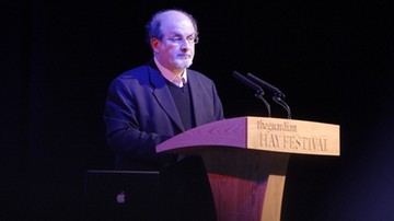 Salman Rushdie zaatakowany. Po zamachu rośnie sprzedaż "Szatańskich wersetów"