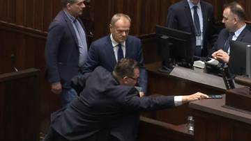 "Proszę stąd wyjść". Zamieszanie przed wystąpieniem Tuska w Sejmie