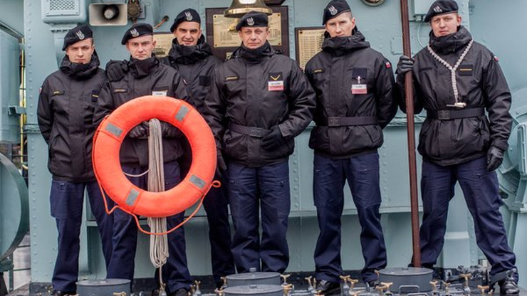 Człowiek za burtą ORP "Błyskawica". Gdyńscy marynarze uratowali tonącego