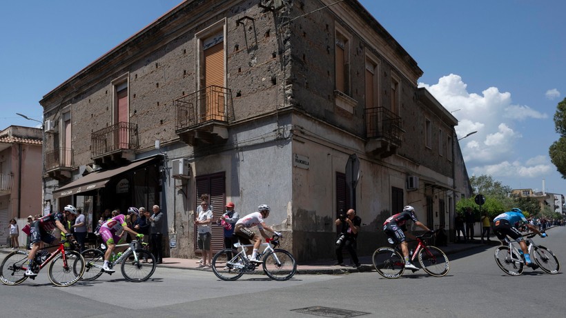 Giro d'Italia: Arnaud Demare triumfatorem 5. etapu