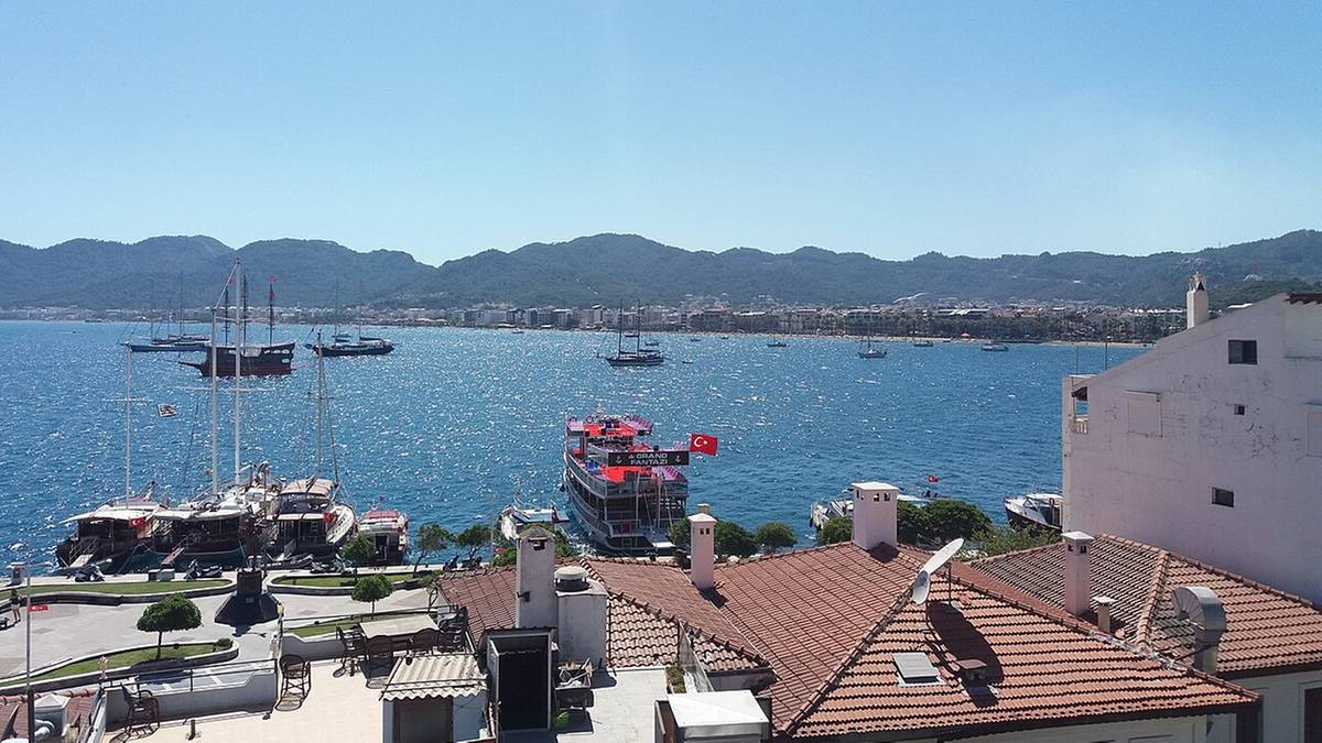 Marmaris w Turcji, Kraków w Polsce i Albufeira w Portugalii to tanie kierunki wakacyjne