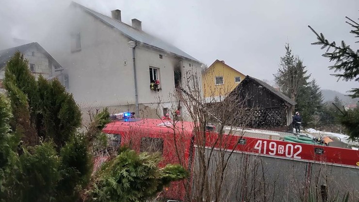 Ewakuowali niepełnosprawnego przez okno. Pożar w Przysietnicy