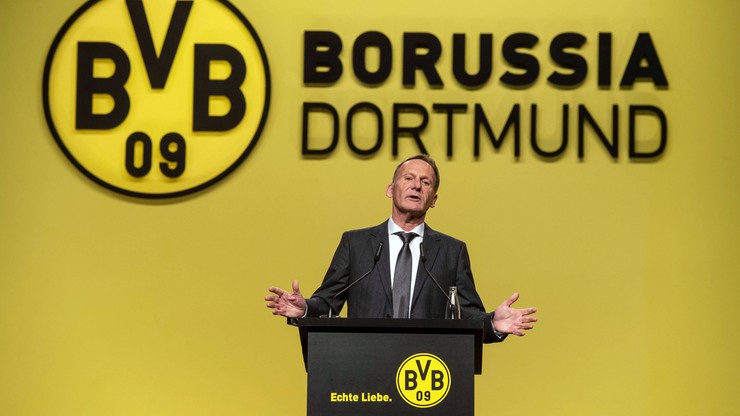 Prezes Borussii Dortmund: Bayern nie pokonuje rywali, ale ich niszczy