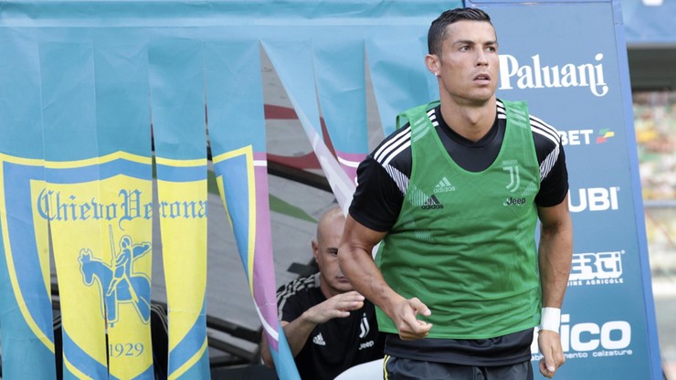 Złamany nos bramkarza Chievo Werona po starciu z Ronaldo