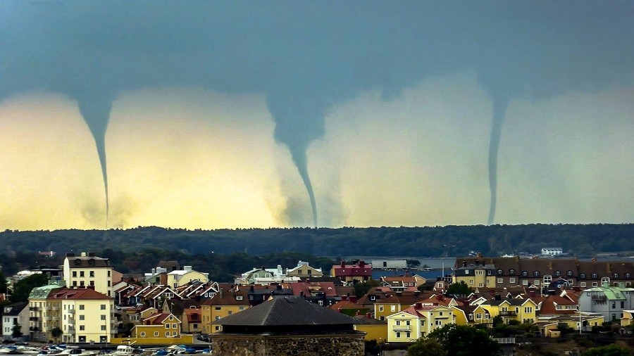 Trąby wodne w sierpniu 2018 roku u wybrzeży Karlskrony w Szwecji. Fot. Facebook / Severe Weather Europe / Svea Rike.