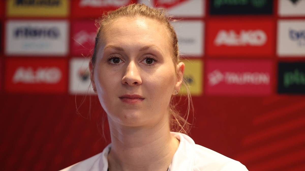 Młoda kobieta w stroju sportowym DevelopRes Rzeszów.