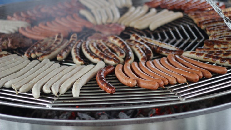 Polacy grillują średnio dwa razy w miesiącu. Impreza trwa 5 godzin