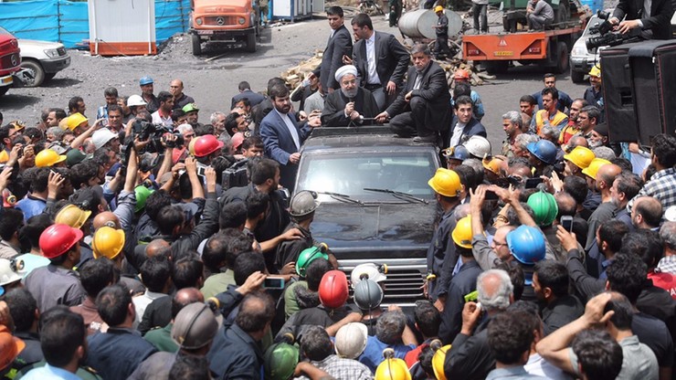 Zablokowali auto prezydenta Iranu. Nie chcieli, by odwiedził kopalnię, w której zginęli górnicy