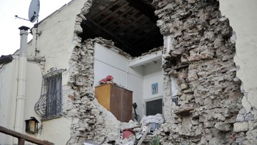 Włochy: ponad 700 wstrząsów wtórnych po niedzielnym trzęsieniu ziemi