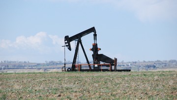 Cena baryłki ropy znów poniżej 50 dolarów