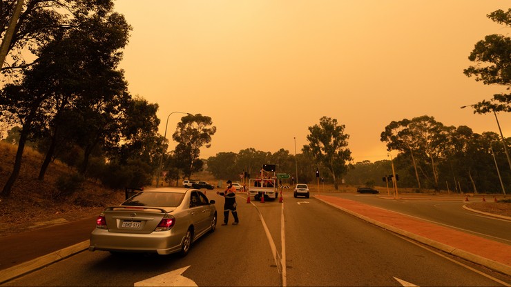 Australia. Pożar lasu koło Perth. Miasto objęto covidowym lockdownem