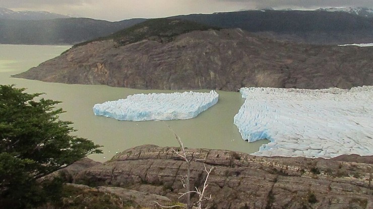 Ogromna bryła lodu oderwała się od lodowca w Chile