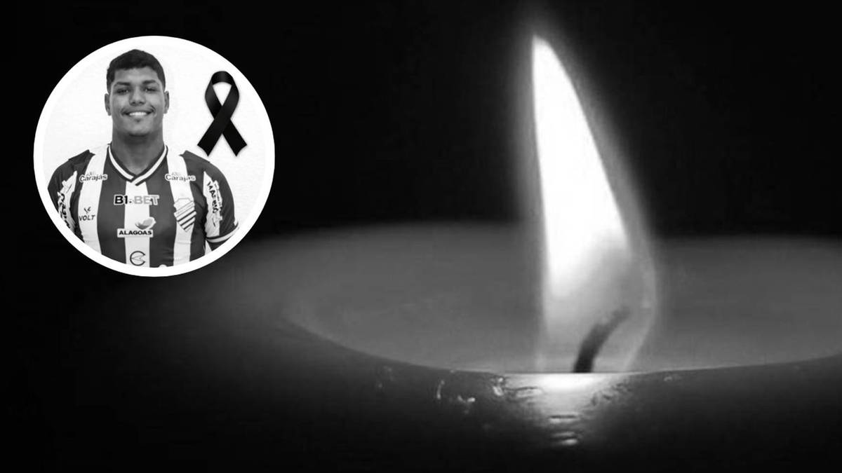 Zdjęcie przedstawia portret młodego mężczyzny w stroju piłkarskim, obok znajduje się czarna wstążka symbolizująca żałobę oraz płonąca świeca.