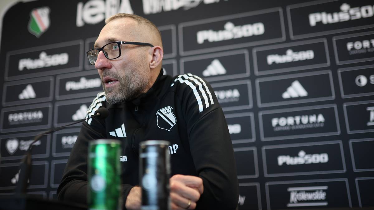Marek Papszun, trener Legii Warszawa, podczas konferencji prasowej.