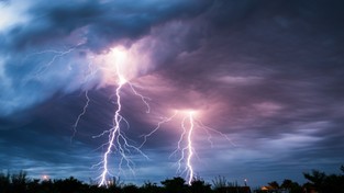 06.04.2022 05:55 W czwartek i piątek wrócą wichury, tym razem z gwałtownymi burzami, a nawet trąbami powietrznymi