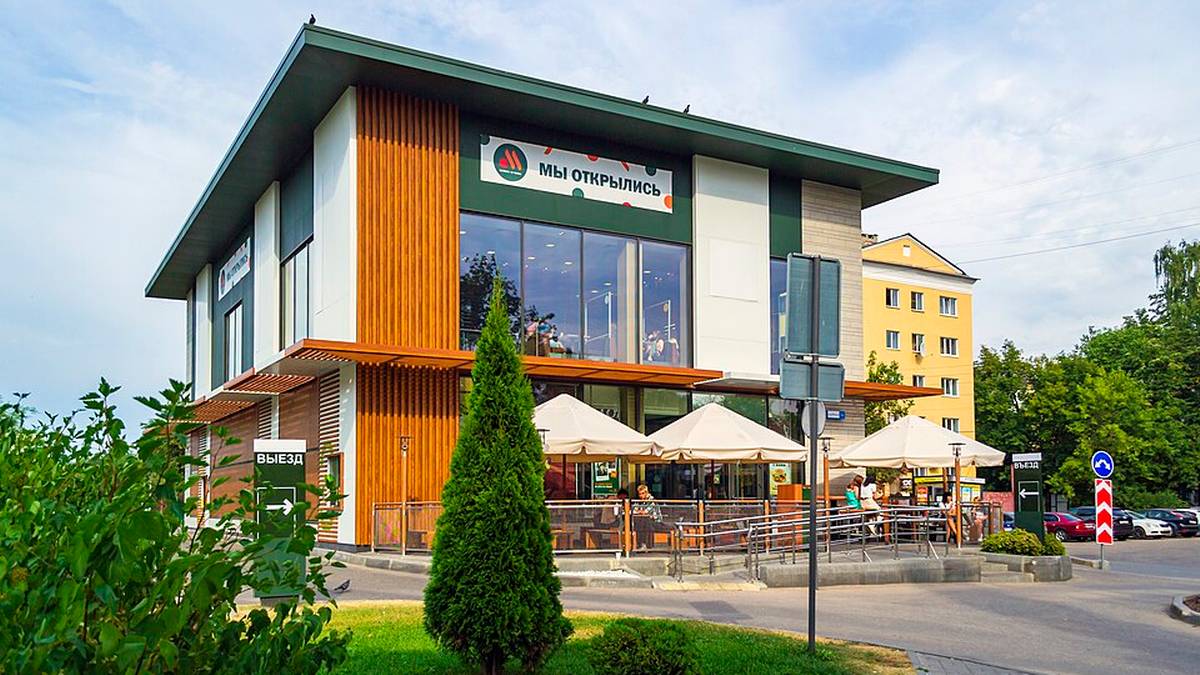 Russia's McDonald's replacement raises wages by up to 50%